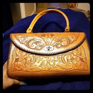 🐣Vintage hand carved leather handbag a BEAUTY😎